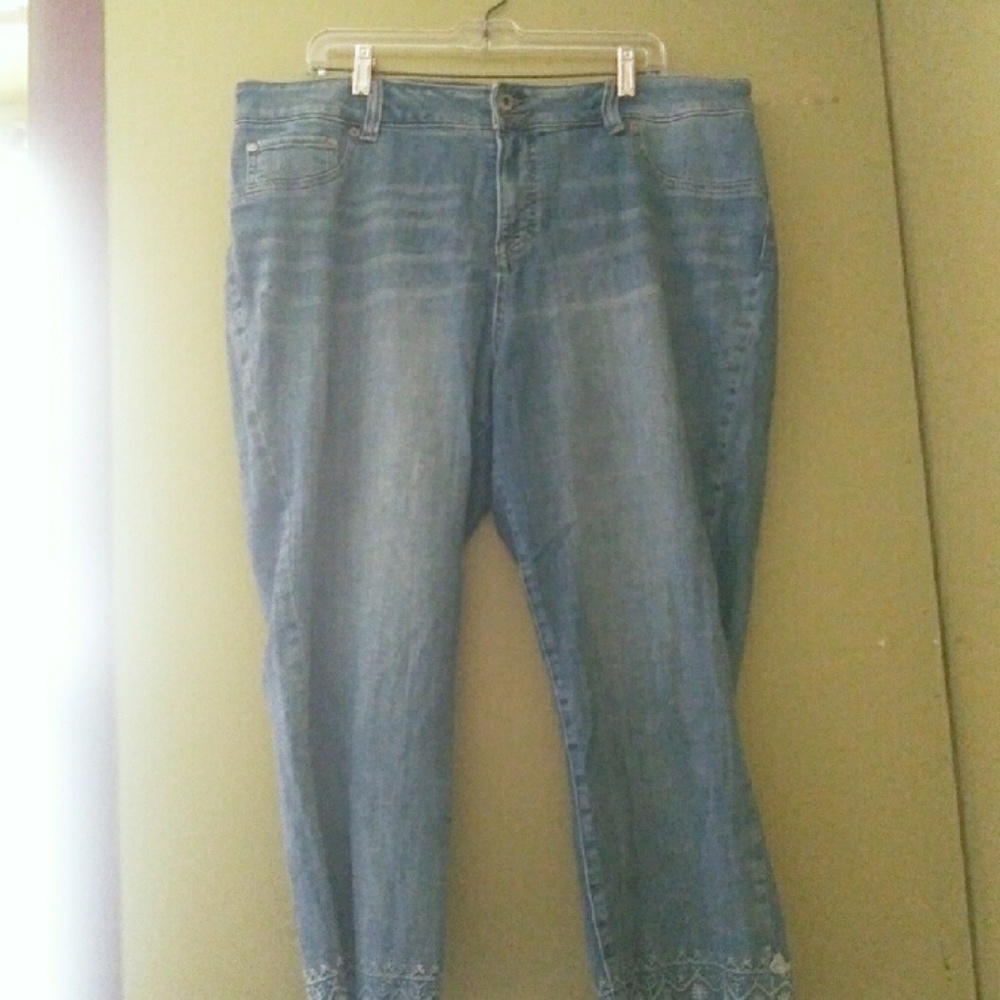 Lucky Brand 18W Emma Crop Embroidered Hem Jeans